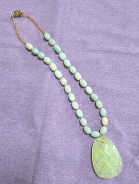 George mint green quartz stone faceted with blue lamar beads and gold accents